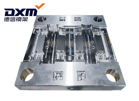 El CNC que trabajaba a máquina Mazak moldeo por inyección plástico