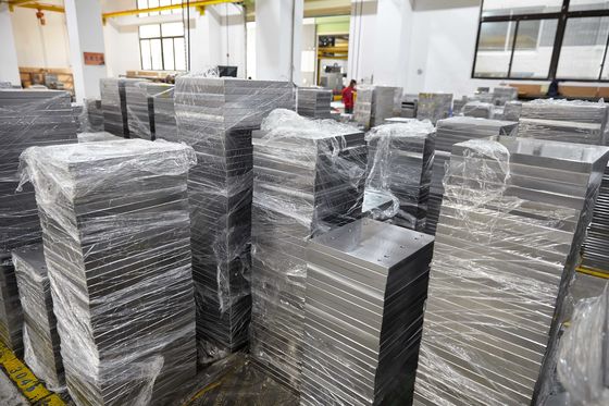 Base de molde estándar de la alta precisión CK53 con los dientes lisos del tornillo