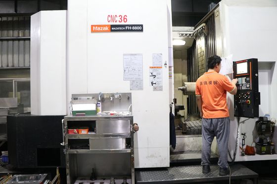 El moldeo a presión de DXM parte los dientes lisos de encargo del tornillo del moldeo por inyección